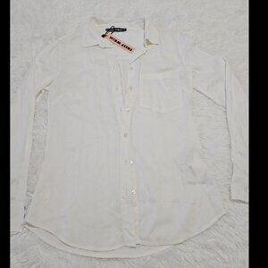 White, fitted button down shirt